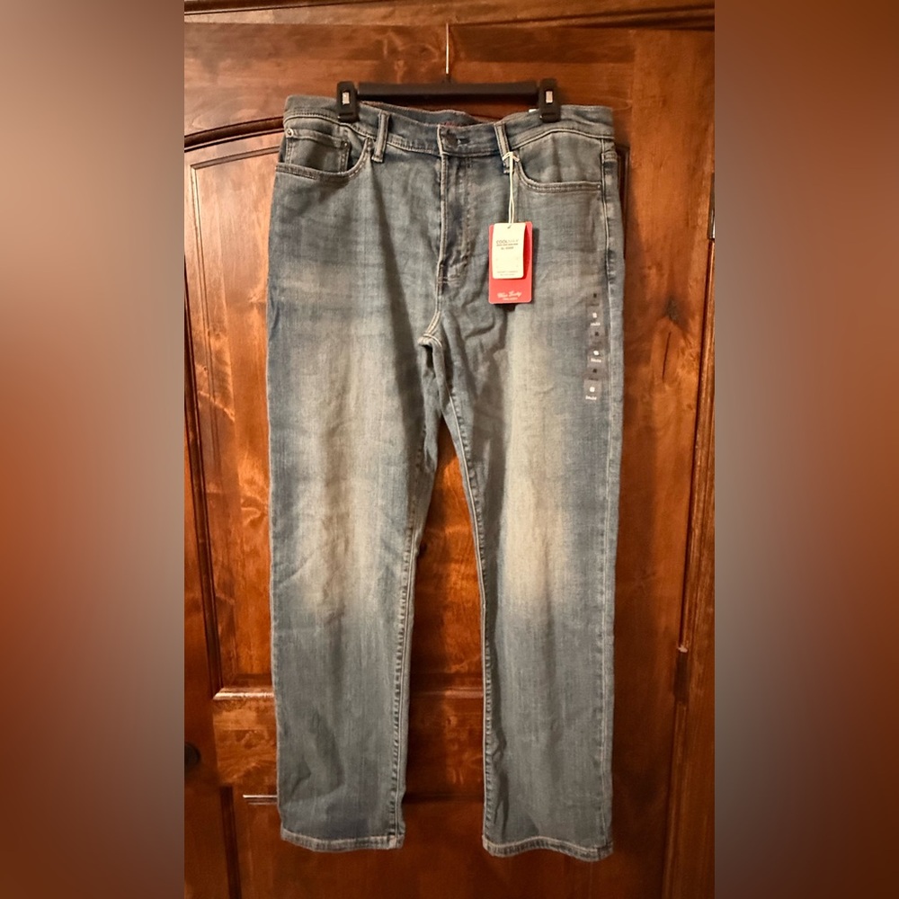 Lucky Brand Men's light washed Vintage Straight Jeans
